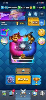 Личный аккаунт; 12561 кубков; 9 лет игры; 15 Эволюций; 4 Героя; 72 Эмодзи